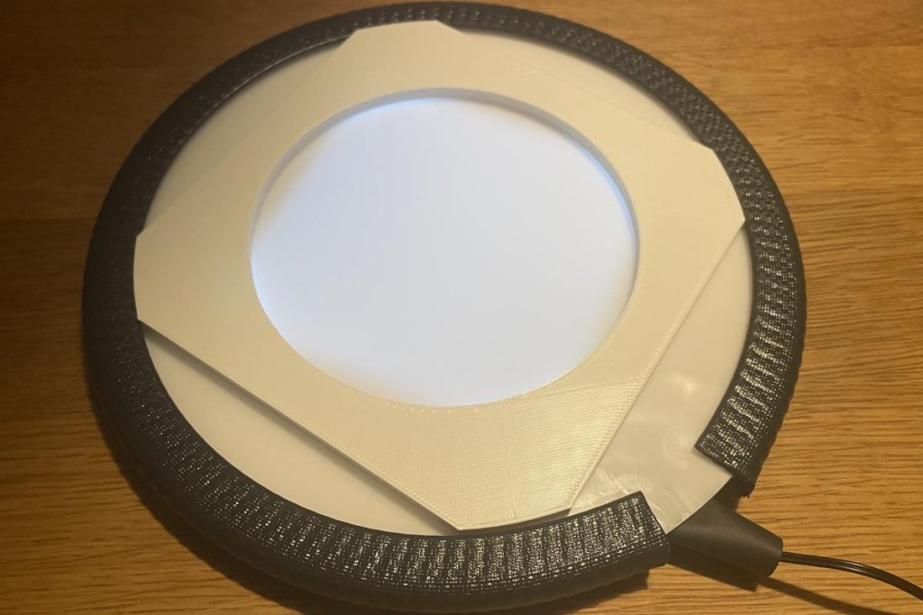 My self-printed adapter on the Aurora panel for optimal positioning on my 95 mm Apo. Inspired by the adapters of the old single records. :)